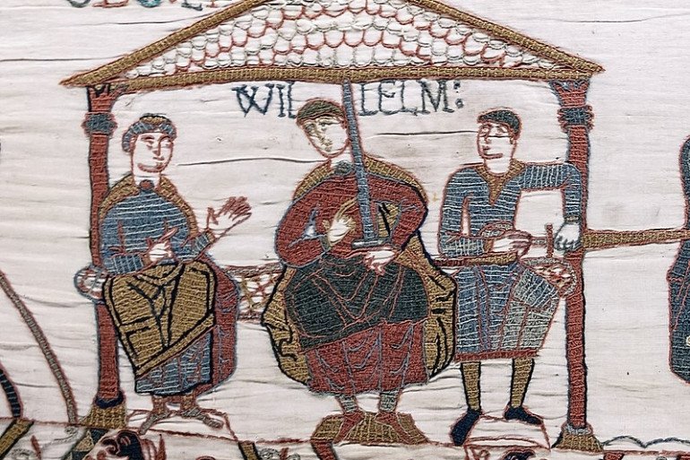 Guillaume Le Conquérant Odon Robert - Frédérique Lachaud, au fil de l’Angleterre médiévale Représentation de Guillaume Le Conquérant, accompagné de ses demi-frères, à sa droite Odon et à sa gauche Robert, sur la broderie de Bayeux