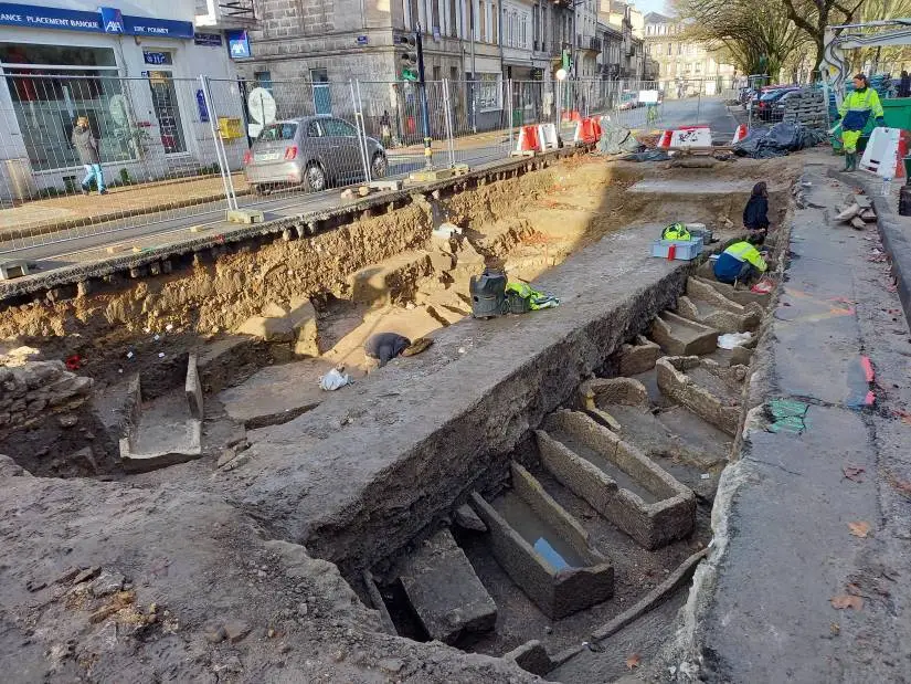fouille préventive Bordeaux - Matthieu Poux interview Exemple de fouille préventive (en 2023, place des Martyrs de la Résistance à Bordeaux)