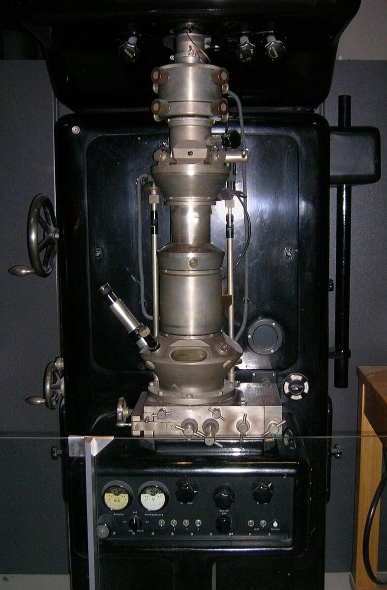 Microscope électronique Ernst Ruska Microscope électronique construit par Ernst Ruska 1933
